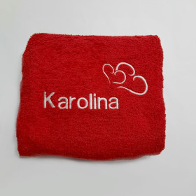 czerwony ręcznik na prezent z imieniem Karolina